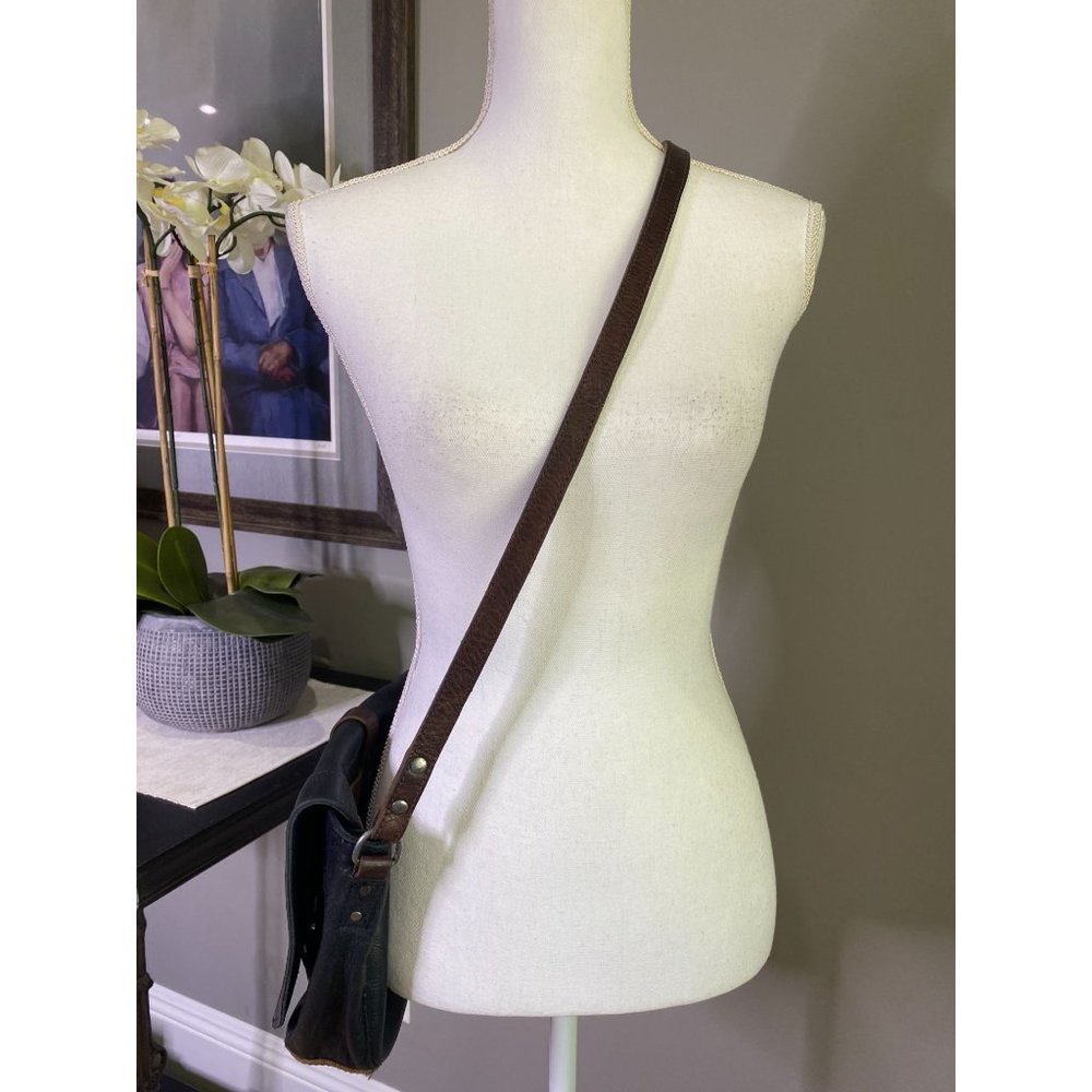 WILL Leather Goods Seneca Black Crossbody Bag - Picture 12 of 12